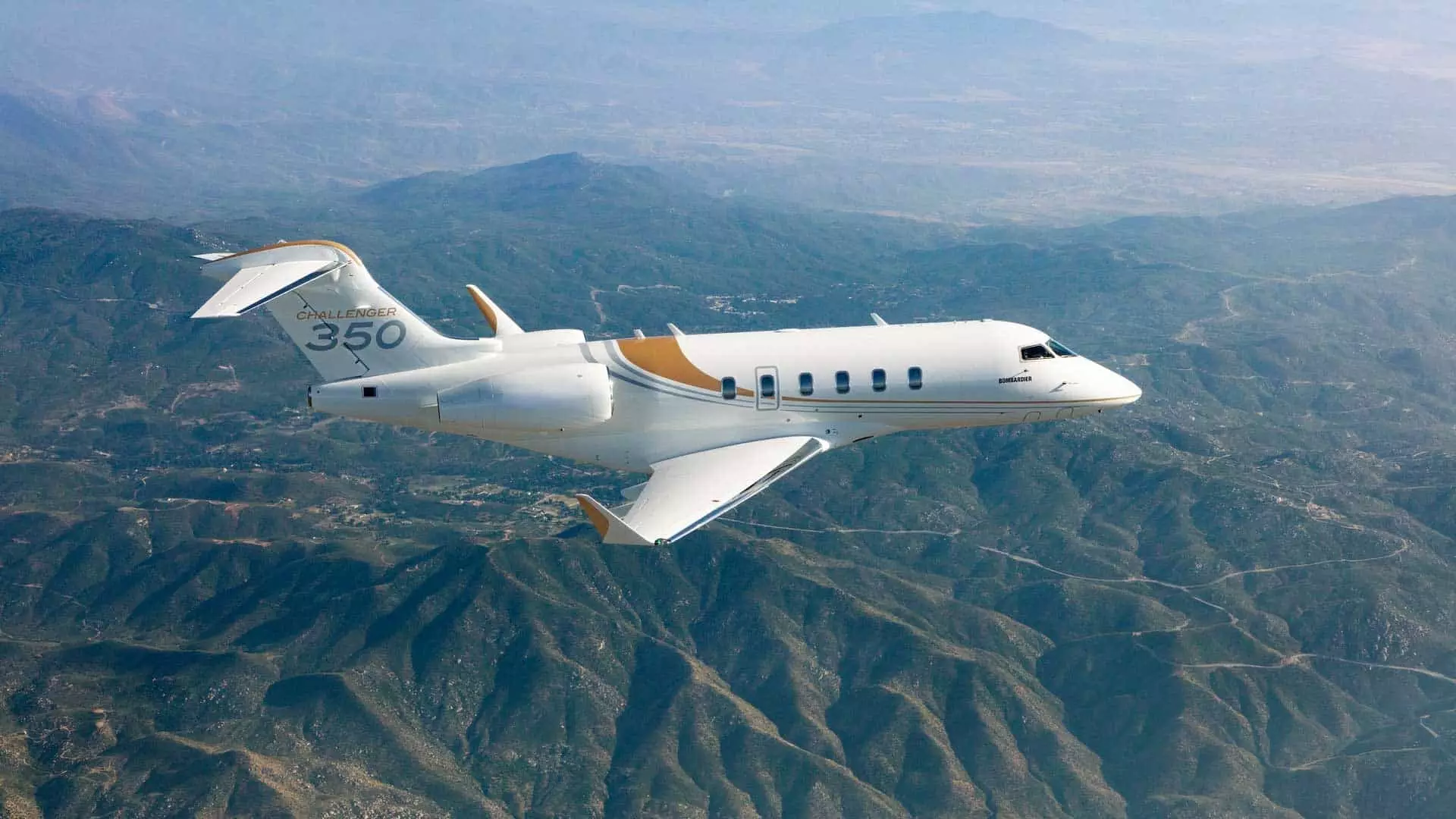 Bombardier Challenger 350 jet booking