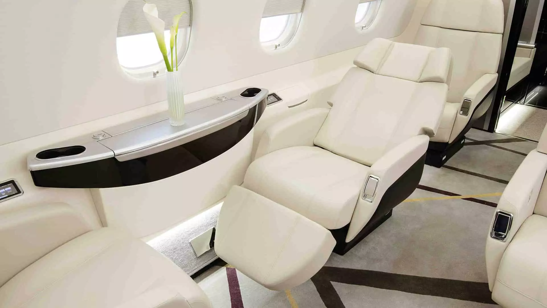 Embraer Legacy 450 seats booking