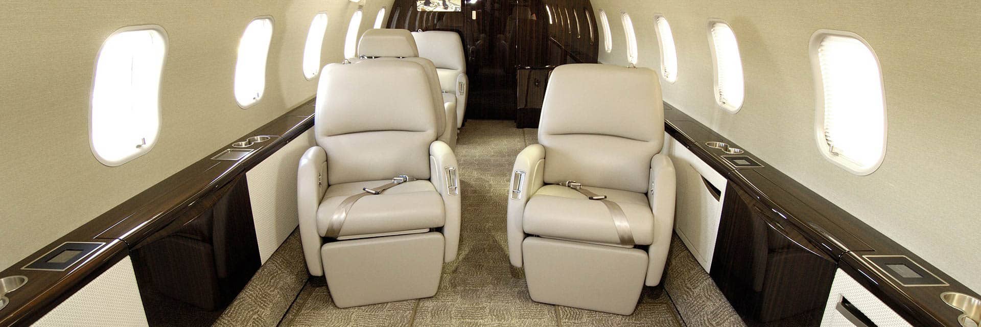 Bombardier Challenger 350 seats booking