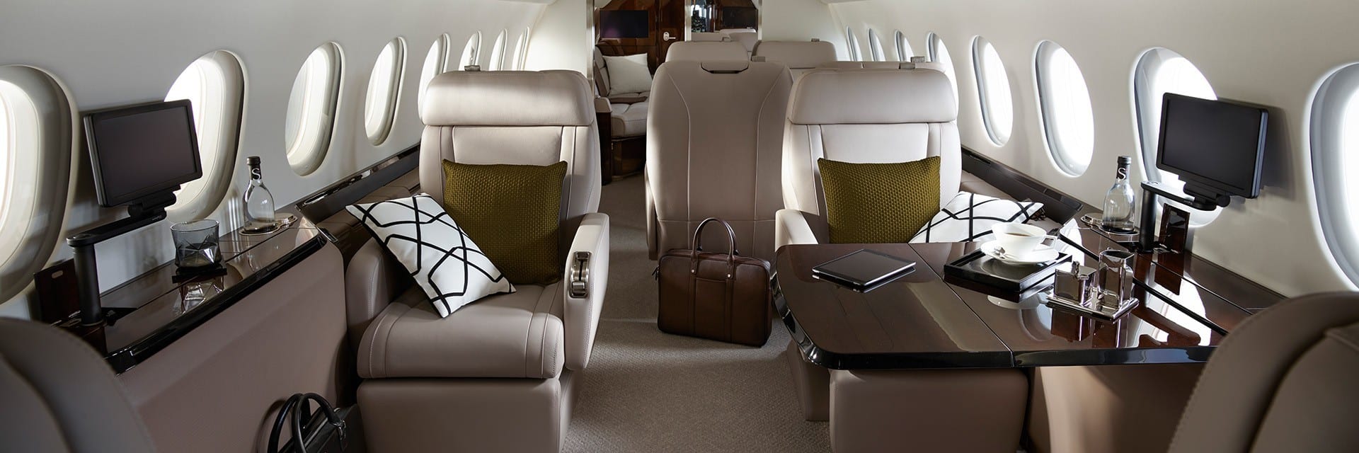 Dassault Falcon 900 seats booking