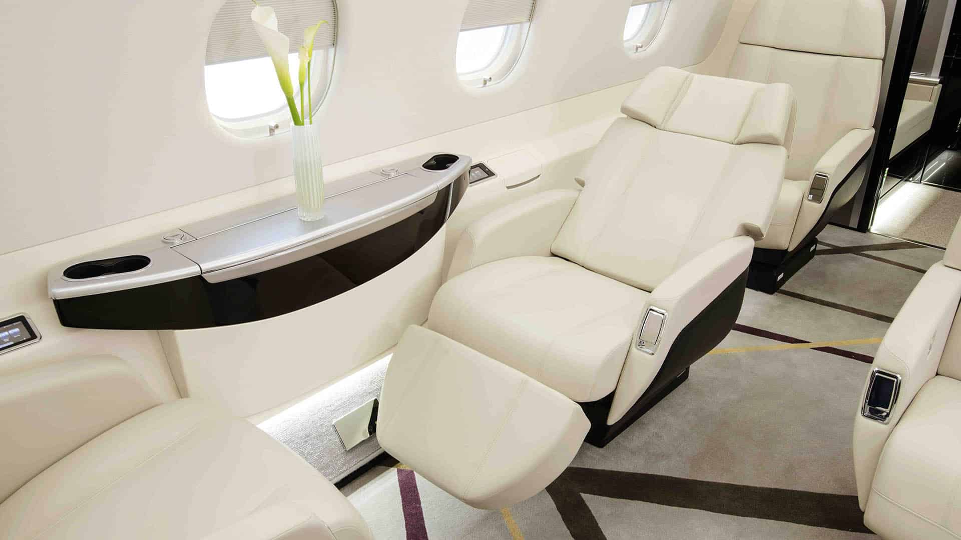 Embraer Legacy 450 seats booking